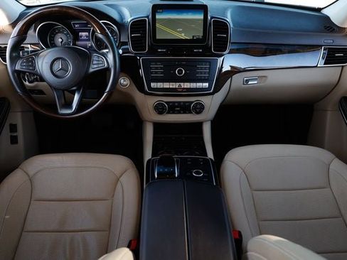 Used 2017 Mercedes-Benz GLS 550 4MATIC image 26
