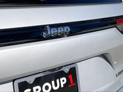 Used 2023 Jeep Grand Cherokee Limited image 29