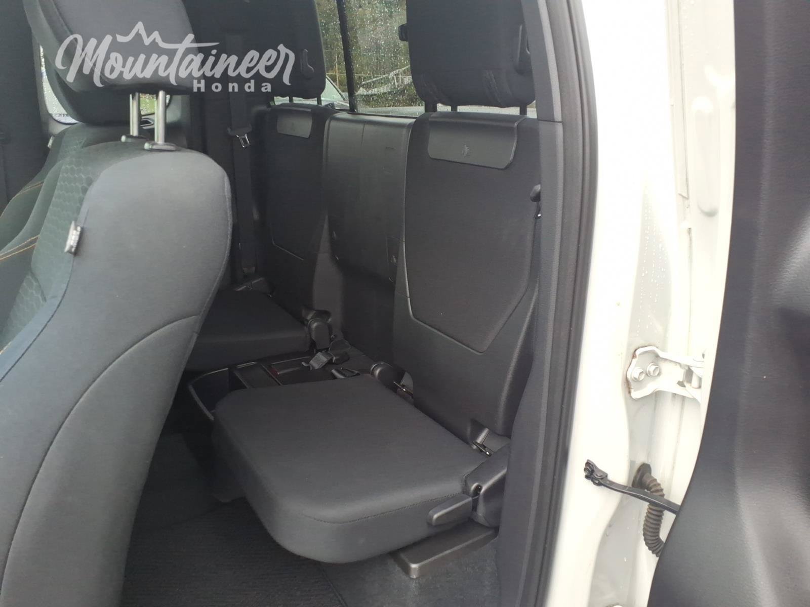 Used 2016 Toyota Tacoma SR5 RWD image 17