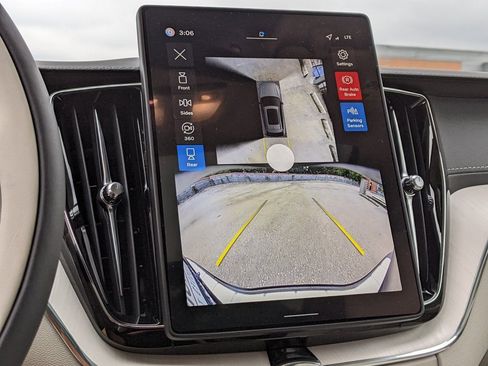 New 2026 Volvo XC60 B5 Ultra w/ Protection Package Premier image 17