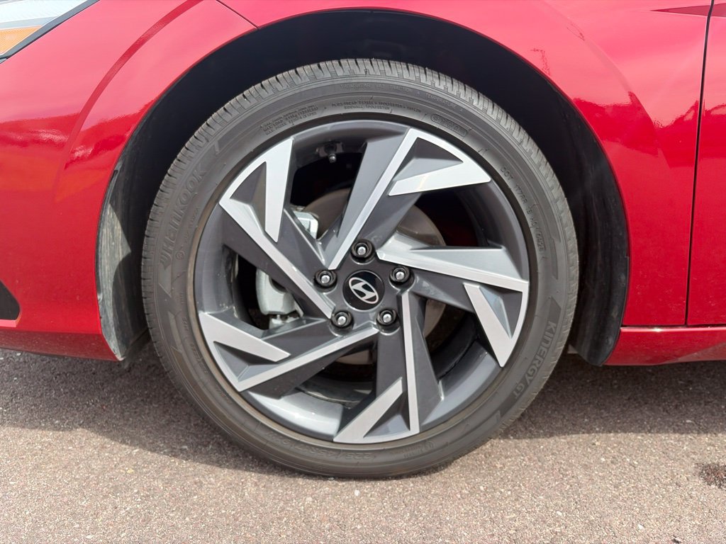 Certified 2025 Hyundai Elantra Limited FWD image 40
