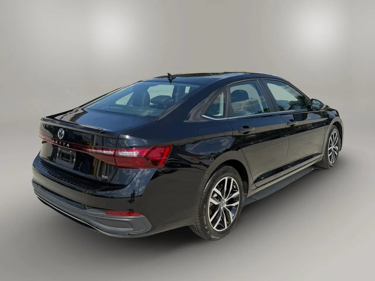Used 2025 Volkswagen Jetta SE FWD image 7