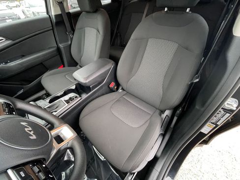 Used 2025 Kia Sportage LX image 34