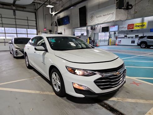 Used 2024 Chevrolet Malibu LS image 3