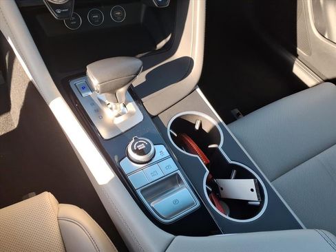 Used 2022 Genesis G70 2.0T image 21