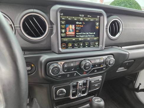 Used 2023 Jeep Wrangler Unlimited Sahara w/ Cold Weather Group AWD/4WD image 22