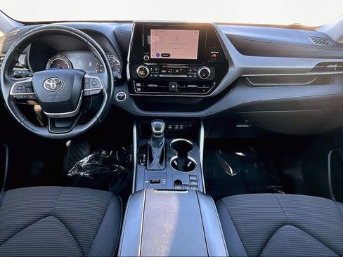 Used 2024 Toyota Highlander LE image 15