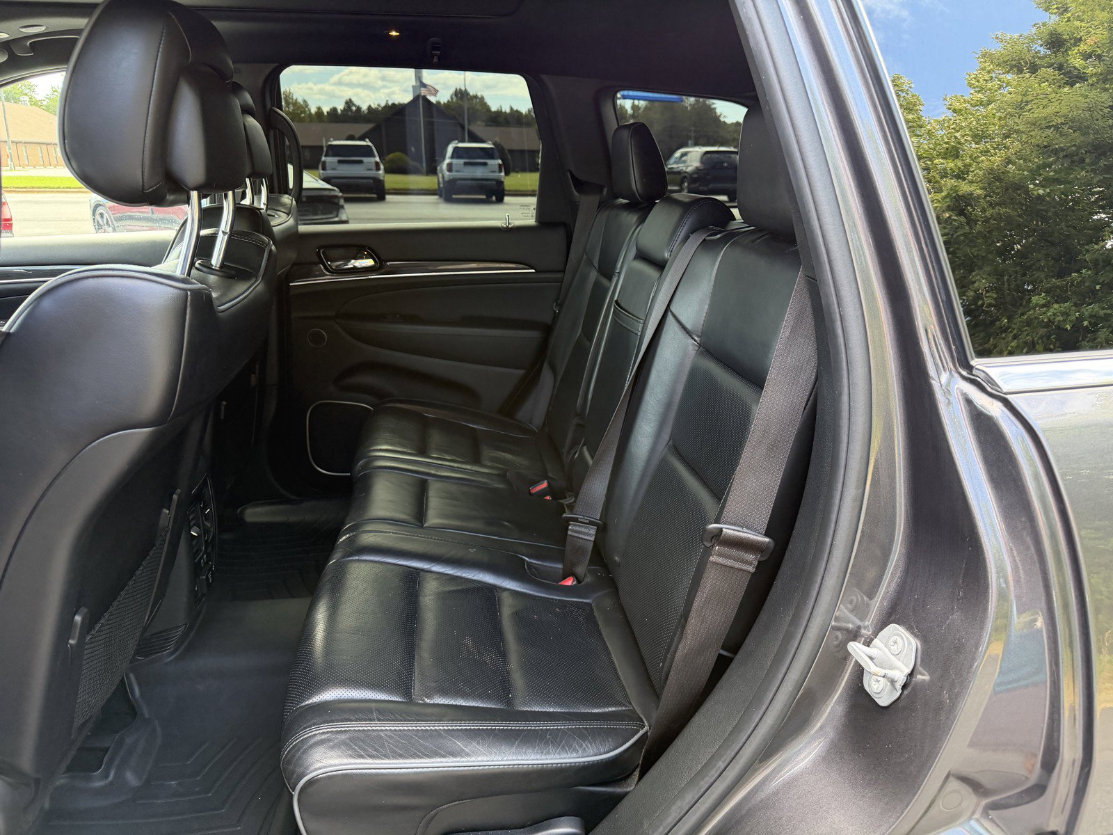 Used 2019 Jeep Grand Cherokee Overland AWD/4WD image 10