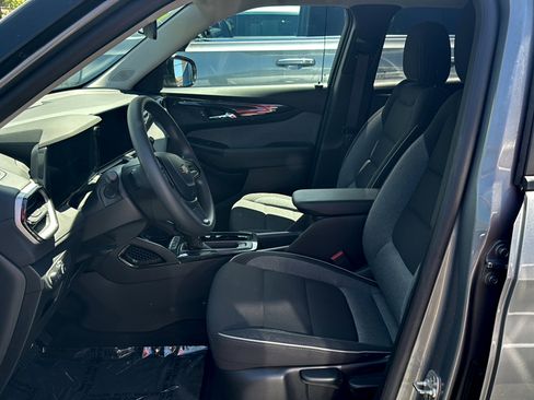 Used 2024 Chevrolet TrailBlazer LS w/ LS Convenience Package FWD image 6