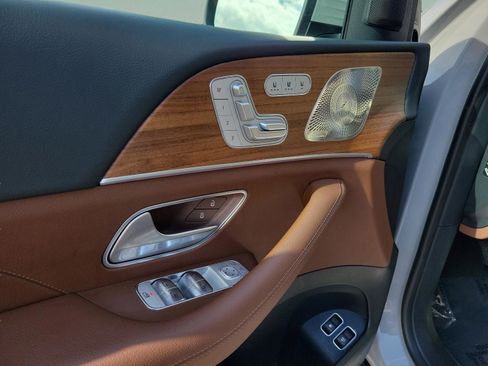 Used 2025 Mercedes-Benz GLE 450e 4MATIC image 23