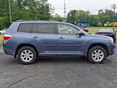 Used 2013 Toyota Highlander Plus AWD/4WD image 8