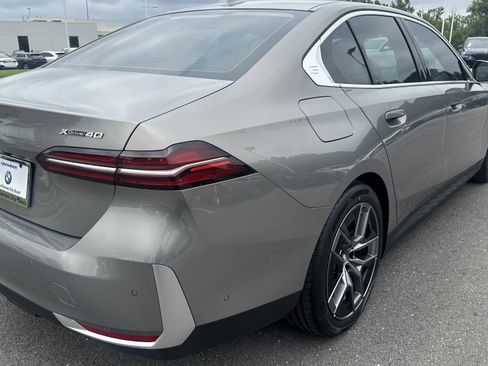 Used 2026 BMW i5 eDrive40 AWD/4WD image 9