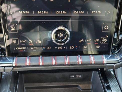 Used 2025 GMC Yukon AT4 image 16