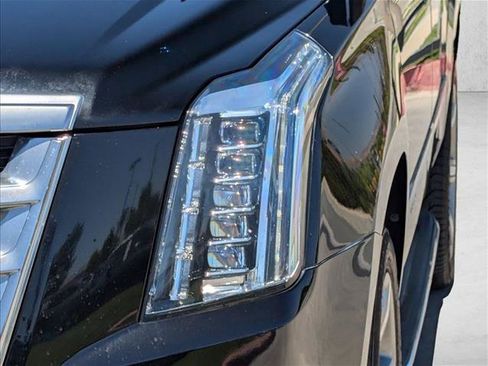 Used 2020 Cadillac Escalade ESV Luxury RWD image 9