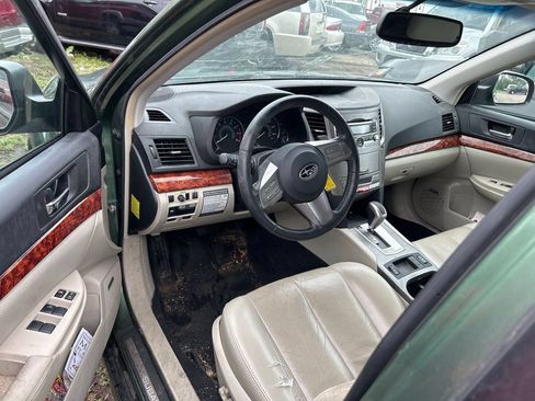 Used 2010 Subaru Outback 2.5i Limited w/ Popular Equipment Group 2A AWD/4WD image 2