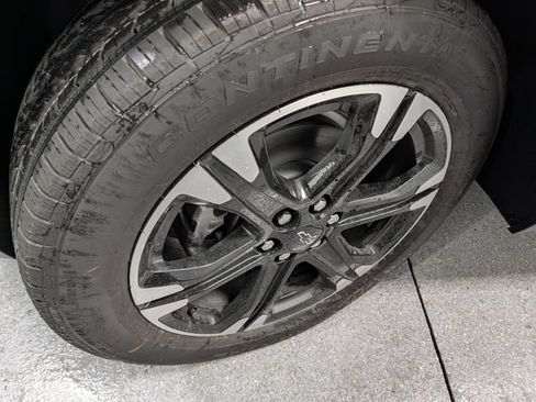 New 2027 Chevrolet Traverse LT w/ Sun and Wheel Package AWD/4WD image 9