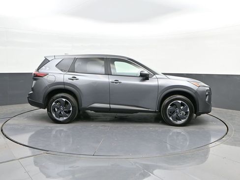 Used 2025 Nissan Rogue SV AWD/4WD image 24