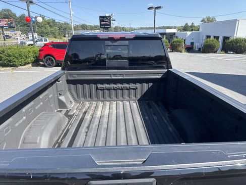 Used 2023 GMC Sierra 2500 Denali w/ Denali Black Diamond Edition image 5