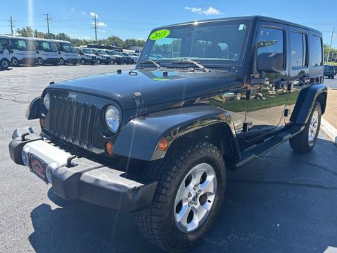 Used 2013 Jeep Wrangler Unlimited Sahara w/ Connectivity Group AWD/4WD image 7