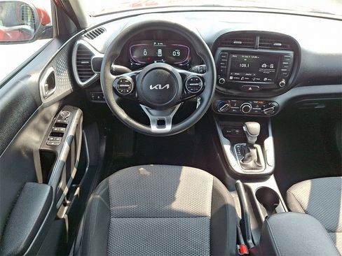 Used 2023 Kia Soul LX image 11