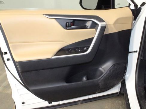 Used 2020 Toyota RAV4 LE image 15