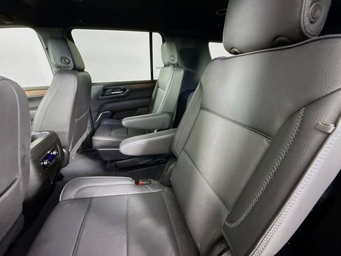 Used 2025 GMC Yukon XL Denali AWD/4WD image 23