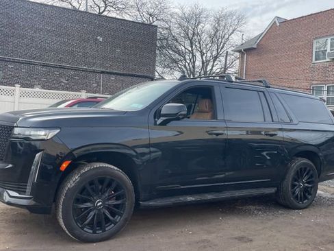 Used 2024 Cadillac Escalade ESV Premium Luxury w/ Performance Package image 6