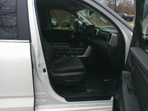 Used 2024 Toyota Tundra Limited image 35