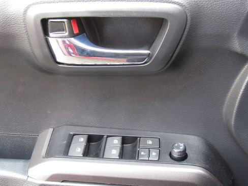 Used 2023 Toyota Tacoma TRD Off-Road AWD/4WD image 34