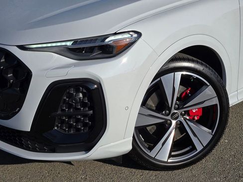 New 2025 Audi SQ5 Premium Plus image 9
