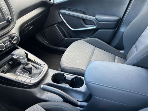 Used 2025 Kia Soul LX w/ LX Technology Package FWD image 39