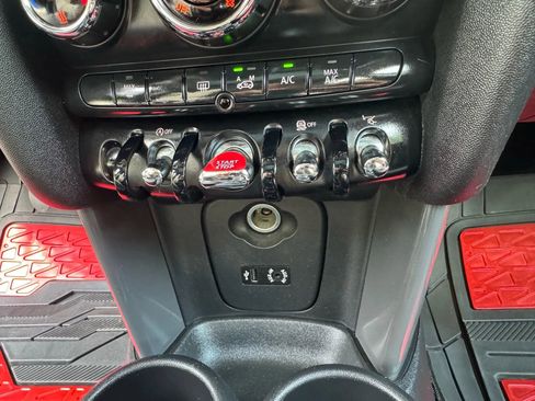 Used 2016 MINI Cooper 4-Door Hardtop w/ Premium Package image 17