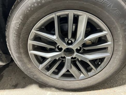 Used 2024 Nissan Rogue S FWD image 41