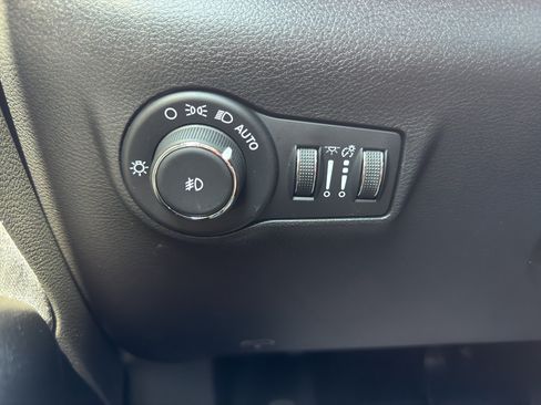 Used 2025 Jeep Compass Latitude AWD/4WD image 34
