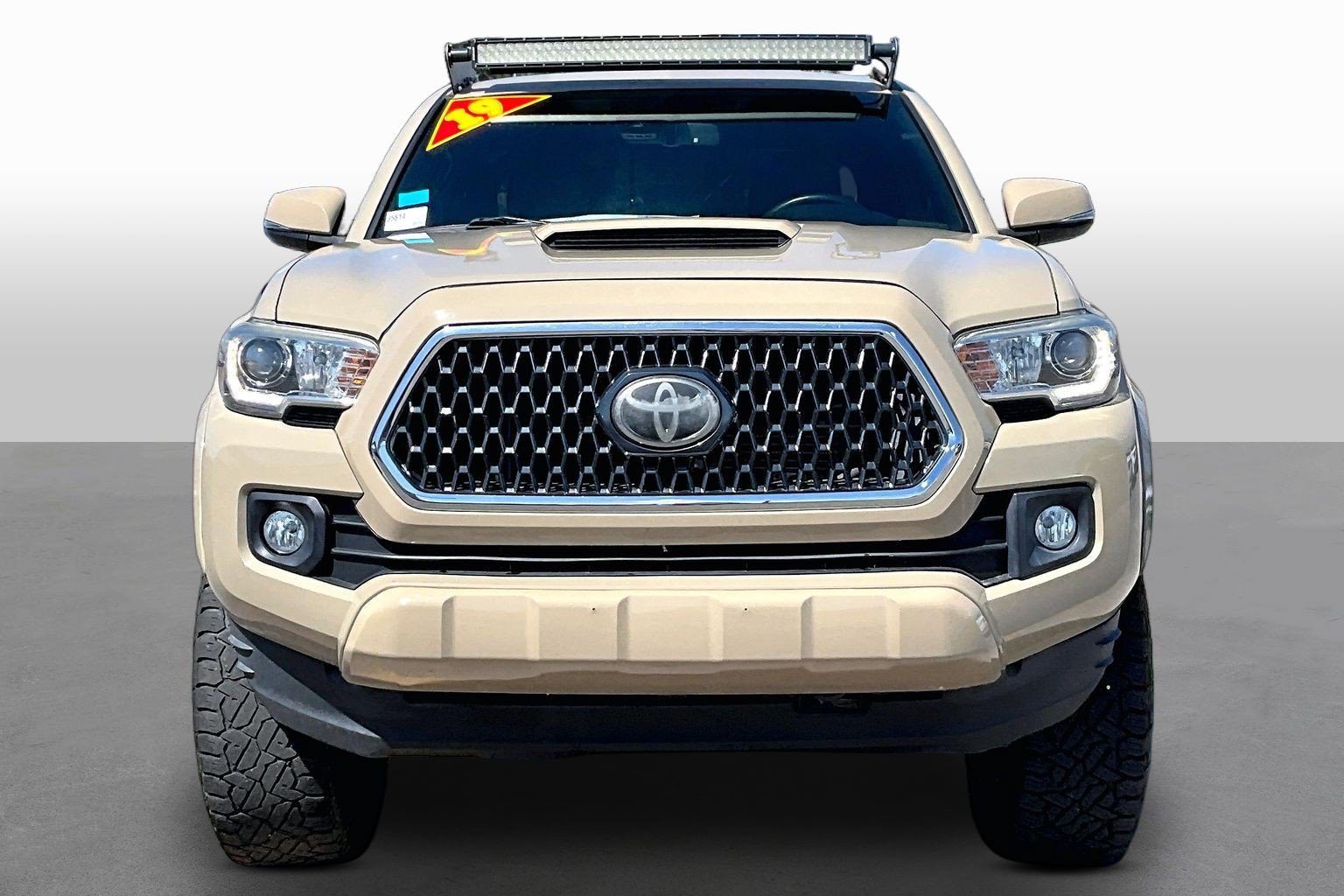 Used 2019 Toyota Tacoma TRD Sport RWD image 3