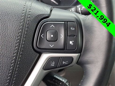 Used 2017 Toyota Highlander XLE image 23