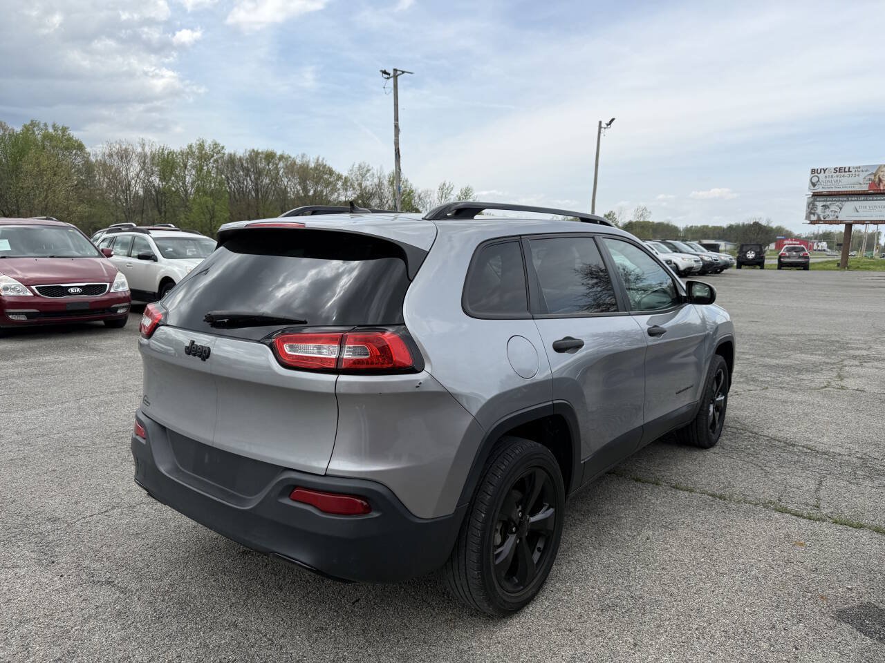 Used 2017 Jeep Cherokee Sport FWD image 6