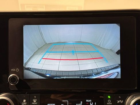 Used 2023 Toyota Highlander XLE FWD image 30