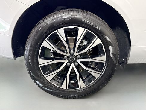 Used 2023 Volvo XC60 B5 Plus FWD image 33