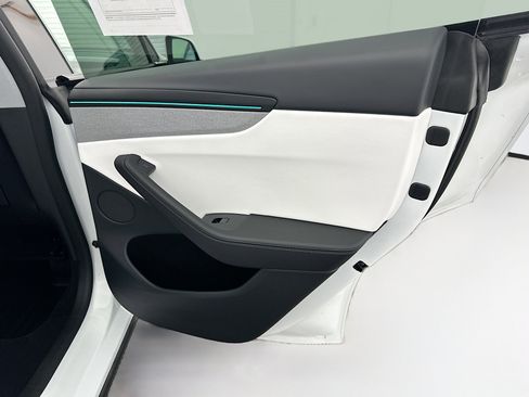 Used 2026 Tesla Model Y Long Range image 31