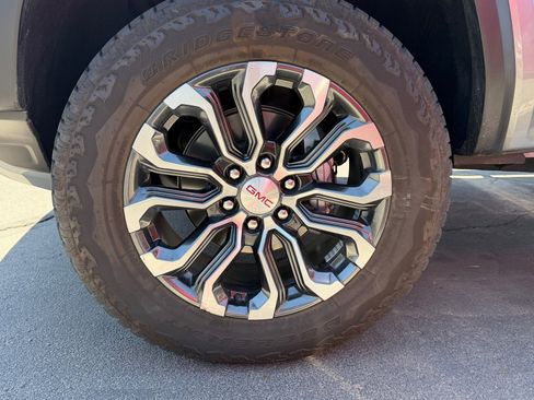 Used 2024 GMC Canyon Denali AWD/4WD image 6