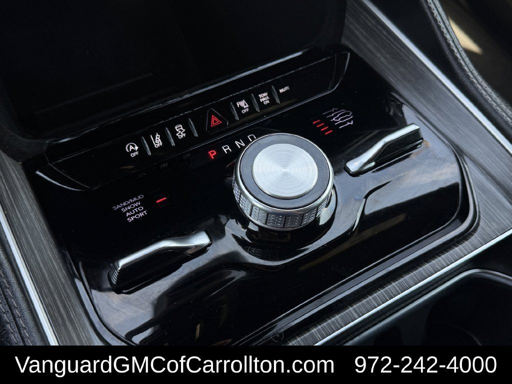 Used 2024 Jeep Wagoneer Series III AWD/4WD image 19