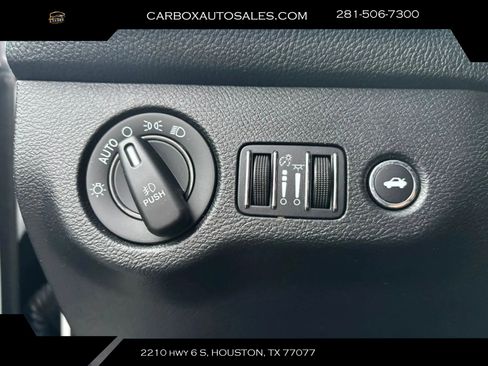 Used 2017 Dodge Challenger R/T w/ Driver Convenience Group RWD image 23