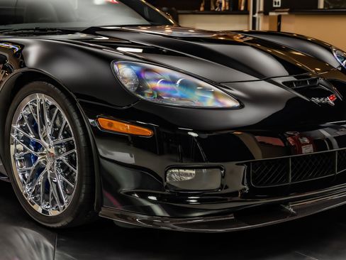Used 2009 Chevrolet Corvette ZR1 w/ Preferred Equipment Group RWD image 21