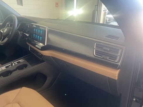 New 2026 Volkswagen Atlas Cross Sport SE AWD/4WD image 37