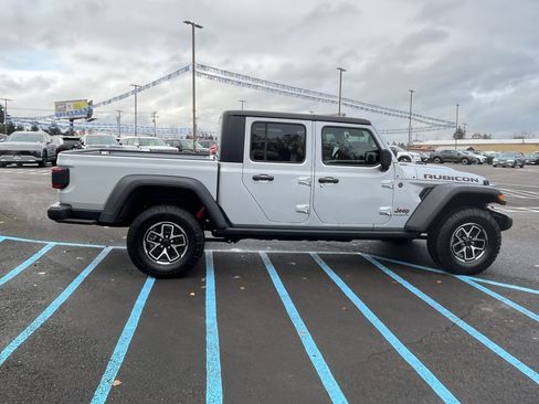 Used 2024 Jeep Gladiator Rubicon w/ Convenience Group image 6