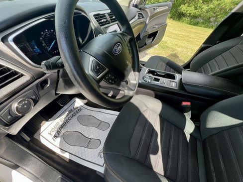 Used 2020 Ford Fusion SE FWD image 9