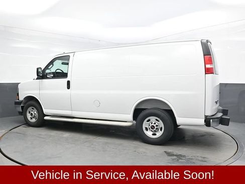 Used 2025 GMC Savana 2500 w/ Driver Convenience Package RWD image 4