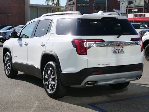 Used 2023 GMC Acadia SLE w/ Driver Convenience Package FWD image 3