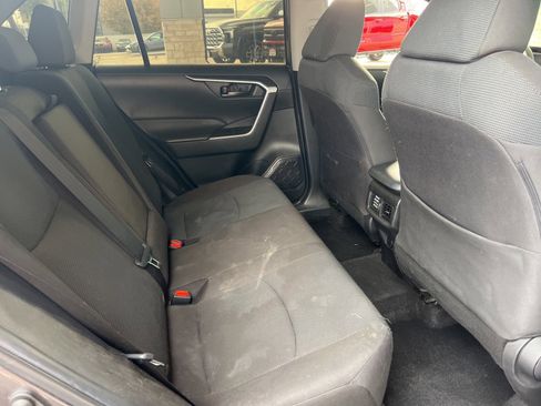Used 2022 Toyota RAV4 LE image 7